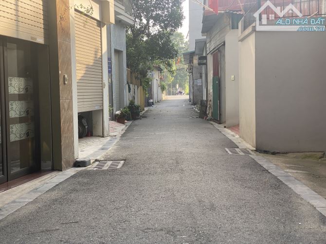 NGÕ NÔNG 100M ,Ô TÔ NGỦ TRONG NHÀ,CHỈ HƠN 4 TỶ CÒN DUY NHẤT 1 LÔ - 2