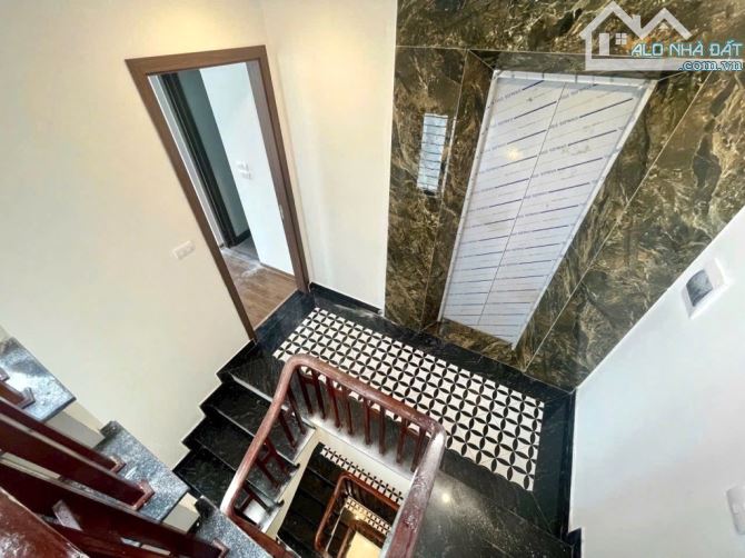BÁN NHÀ ĐƯỜNG PHÚC LỢI 62M2, 6 TẦNG THANG MÁY, GARA Ô TÔ, 8.2 TỶ. - 2