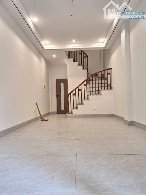 Bán nhà Việt Hưng DT 35M,MT3,5M,gara oto,giá hơn 7tỷ - 2
