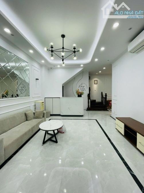Nhà đẹp kinh doanh Đống Đa - Căn góc 2 thoáng - Oto vào tận nhà💥100m2 - MT10m - 38.5 Tỷ - 2
