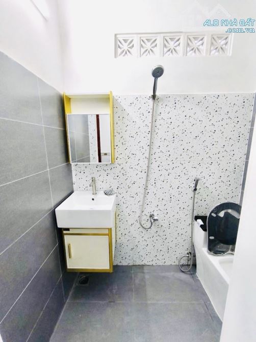Cần vốn bán gấp căn nhà ngang 6m tại đường Bình Đông Quận 8 - 2