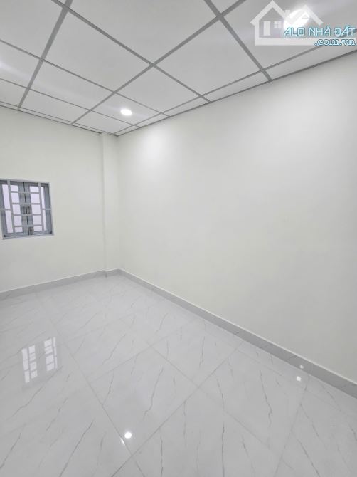 HIẾM CÓ KHÓ TÌM - NHÀ GẦN NGÃ TƯ BỐN XÃ - XE HƠI TỚI NHÀ - CHỈ 2.X TỶ TL. - 2