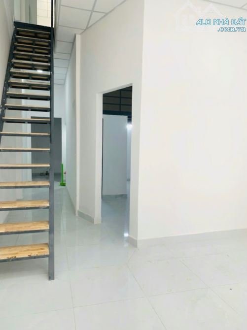 Phan Văn Hớn + Trường Chinh - hẻm xe hơi - nhà 2 tầng 4x17m - 2