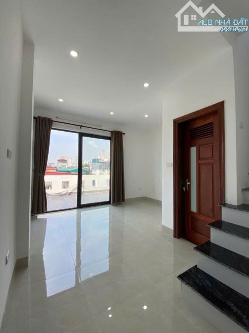 Đại từ 46m² x 6T, thang máy ô tô đỗ cửa Nhà mới thiết kế hiện đại 6 phòng ngủ rộng - 2