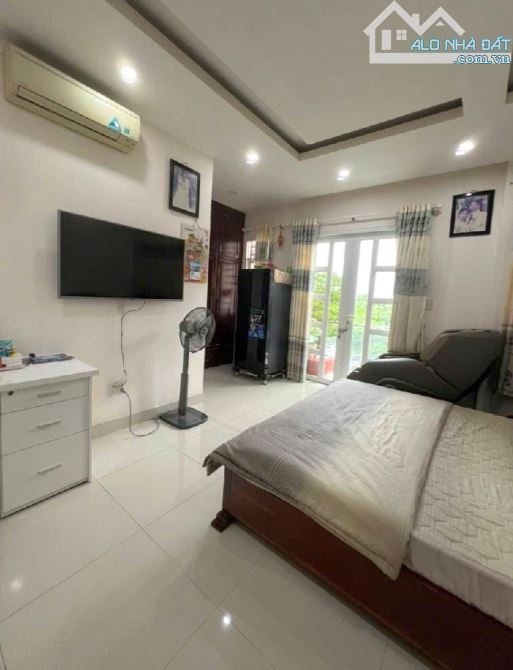 bán nhà 4 tầng trung tâm q7, đường 6m, ô tô vô nhà, ngang 5.5m, vuông vức, hiếm có, - 2
