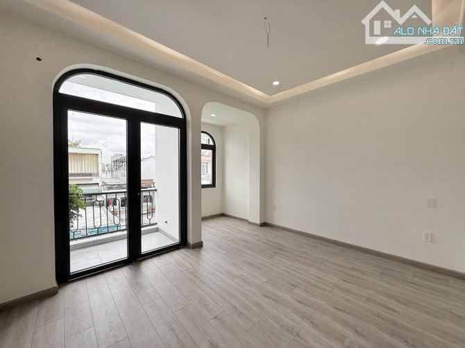 MẶT TIỀN KD HẺM XH THÔNG, 4 TẦNG NGANG TO 5.5M. Cách Phú Mỹ Hưng chỉ 500m - 2