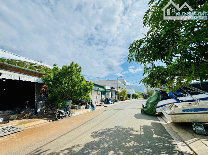Bán lô đất hưởng lợi từ Sun Group - đường 13m có sổ đỏ - thiện chí bán nhanh - Gần Trường - 2