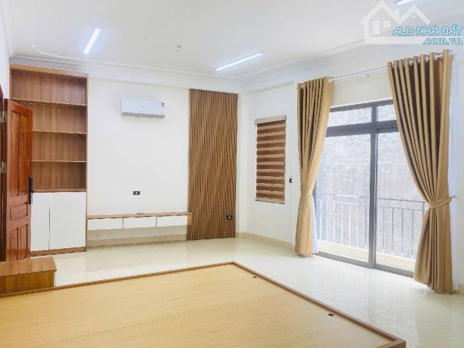 NHỈNH 9 TỶ CÓ NGAY NHÀ 6 TẦNG THANH MÁY GARA Ô TÔ RA VÀO Ở TT VIỆT HƯNG MỚI - ĐẸP HIỆN ĐẠI - 2