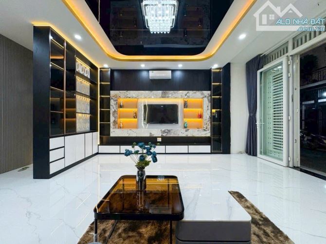 Ngay Huỳnh Thị Đồng TT Nhà Bè - Hẻm Xe Hơi 7M - Nhà 4 Tầng 5PN - Chỉ hơn 7ty💵 - 2