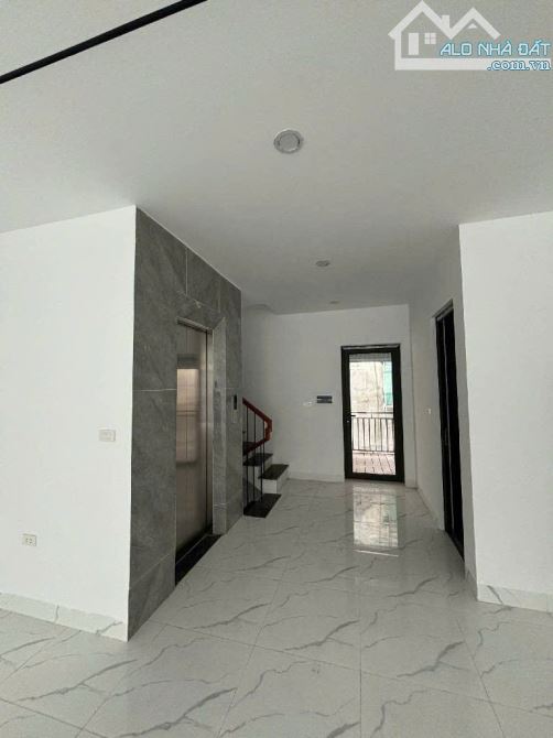 Khu Đấu Giá Trâu Quỳ / Shophouse 5T 84m, 6m tiền, 22.7 tỷ / Thang máy, Ô tô tránh, Vỉa hè - 2