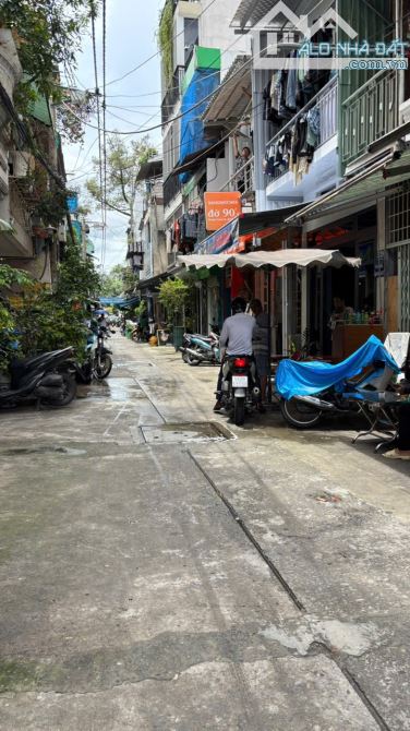 Nhỉnh hơn 6 tỷ sở hữu nhà 5 tầng, 2 PN, 3 WC tại Nguyễn Trung Ngạn, Q1, DT 23,4m2 - 2