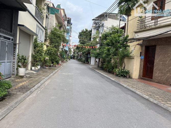 Cần bán gấp mảnh đất hai mặt thoáng tặng căn nhà 3 tầng cũ mặt ngõ 62 đường Trâu Qùy - 2