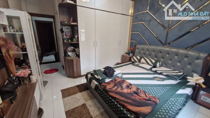 Bán gấp nhà đẹp ở ngay Trần Xuân Soạn, cách hẻm xe hơi 25m, 64m2, SHR, chỉ 8.3 tỷ. - 2