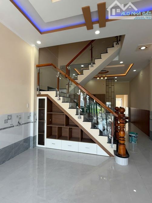 Bán nhà 1 trệt 1 lầu dt 112m2 full thổ cư ,giá 1ty750 tại mỹ hạnh nam long an. - 2