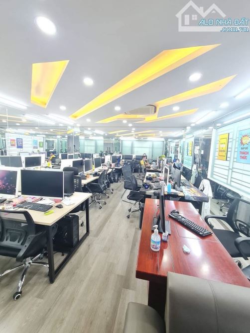 Bán tòa nhà văn phòng quận Cầu Giấy, mặt đường Phạm Văn Đồng, 200m2 , MT 11m, 9 tầng. - 2