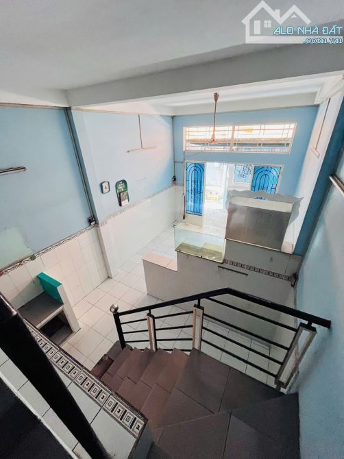 Bán nhà 2 tầng, đường Liên Tỉnh 5, ngay quân đội, diện tích 31m2, nhỉnh 4 tỷ - 2