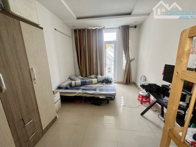 Nhà Phố Quận 1 - Nở Hậu - Vị trí đẹp hẻm thông - 2