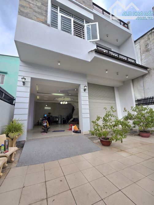 BIỆT THỰ 3 TẦNG NGAY TRUNG TÂM THỦ ĐỨC – 162M2 – 2 Ô TÔ TRÁNH TRƯỚC NHÀ! - 2