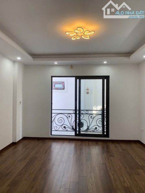 Bán nhà Xuân Đỗ, Long Biên, nhà mới tinh, mặt tiền rộng, diện tích 35m2, giá hơn 5 tỷ - 2