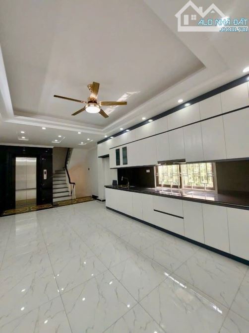 ĐẲNG CẤP LONG BIÊN - DT 80M - 5 TẦNG - LÔ GÓC - THANG MÁY - Ô TÔ - GIÁ 14.5 TỶ - 2