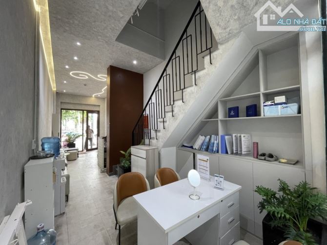 Quận 3 - Bán gấp nhà mặt tiền TPHCM, khu kinh doanh, giá tốt - 2