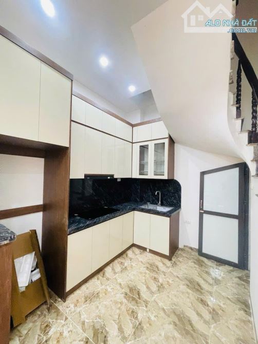 Trường Chinh 1 nhà ra Oto, Vài bước ra phố, Tiện ích ngập tràn, DT 30m*5T, MT 3.5m,Giá 7.7 - 2