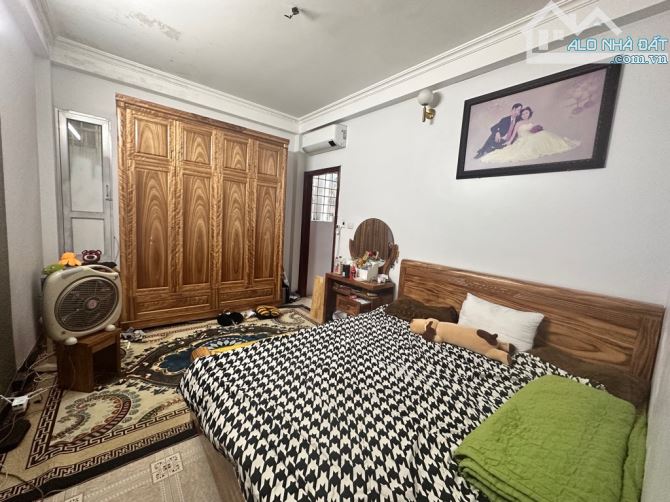 B.Á.N CCMN ĐỐNG ĐA. 42M2. MT: 5M. NỞ HẬU. 6 TẦNG. 10 PHÒNG. WC, CẦU THANG GIỮA. - 2