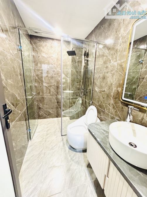 BÁN GẤP TÒA NHÀ LÔ GÓC DÒNG TIỀN 12 P KHÉP KÍN LƯƠNG KHÁNH THIỆN -  - 58 M2-7 T -16 TỶ - 2