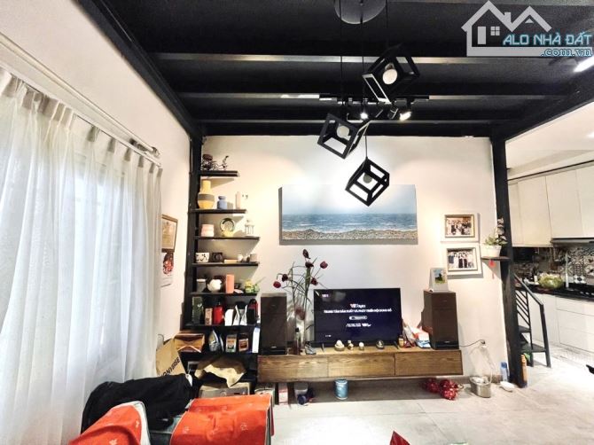 Bán Nhà Phú Nhuận - Nhanh Mới Kịp - Nhà 3 Tầng - 42m2 - Giáp Q1 - Chỉ 6.X Tỷ TL - 2