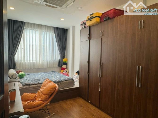 Nhà Cống Quỳnh Q1 - 31m2 - 7PN - sân trước nhà 3 gác - 1 trệt 1 lửng 3 lầu 1 ST BTCT - 2
