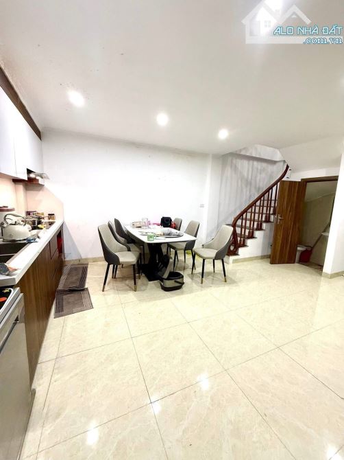 BÁN NHÀ TÂY SƠN –35M2**6 TẦNG - Ô TÔ ĐỖ CỔNG – 30M RA Ô TÔ TRÁNH – FULL NỘI THÁT - HƠN 9TỶ - 2