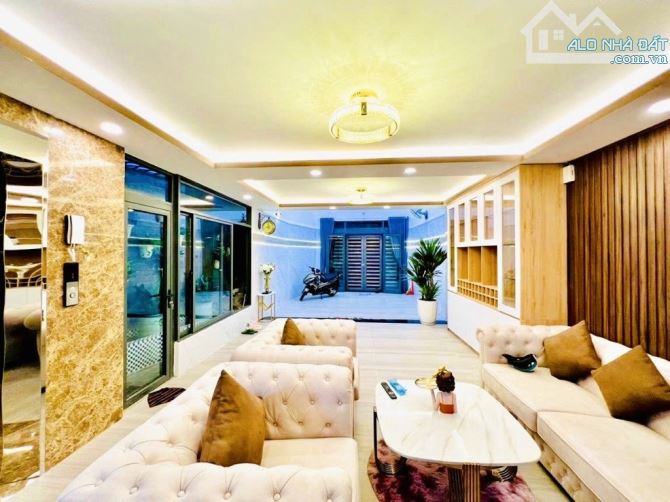 SIÊU PHẨM SÁT MẶT TIỀN - 7 CHỖ VÔ NHÀ - THANG MÁY NHẬP - NGAY VINCOM QUANG TRUNG, BV 175. - 2