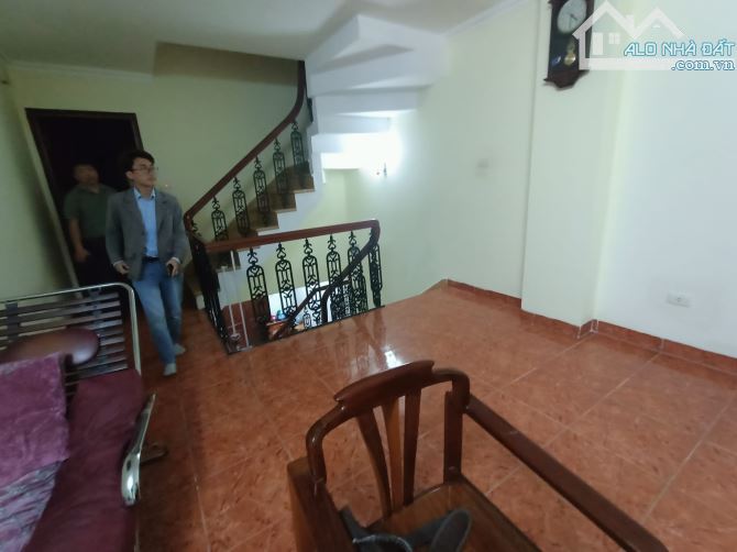 Bán nhà ngõ 175 Lạc Long Quân, DT 80m, 5 tầng, MT 5m, giá 26.5 tỷ, ngõ oto tránh, KD. - 2
