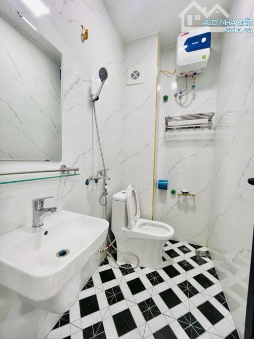 BÁN NHÀ ĐẸP GẦN HOÀNG HOA THÁM, GẦN OTO, DTSD 54M2 x 6T, CHỈ 9.7 TỶ - 4