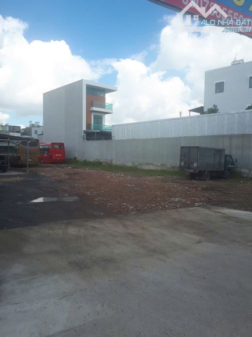 ĐẤT ĐẸP, NGANG RỘNG 65m, HẺM NHỰA XE TẢI THÔNG. VỊ TRÍ VÍP TX52. SHR FULL THỔ - 3