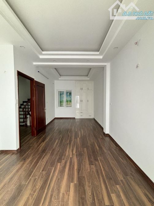 PHỐ TRẠM - CỔ LINH - LONG BIÊN - 40M - 5 TẦNG - MT 5M - 7.5 TỶ NHÀ MỚI - GẦN PHỐ - 3