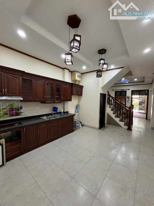 *CHO THUÊ NHÀ NGUYÊN CĂN GẦN LINH ĐÀM,4 TẦNG 4 PHÒNG Ô TÔ ĐỖ TRONG NHÀ.GIÁ CHỈ 12,5 TRIỆU - 3