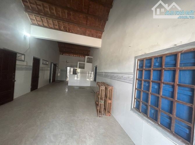 Ngôi nhà cấp 4 diện tích rộng, lô góc 2 mặt tiền, giá mềm nhất làng Lò - 3
