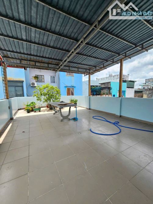 BÁN NHÀ NGUYỄN VĂN QUÁ, NGAY CHỢ CẦU, 6,4X11M, 2 TẦNG SÂN THƯỢNG - 3