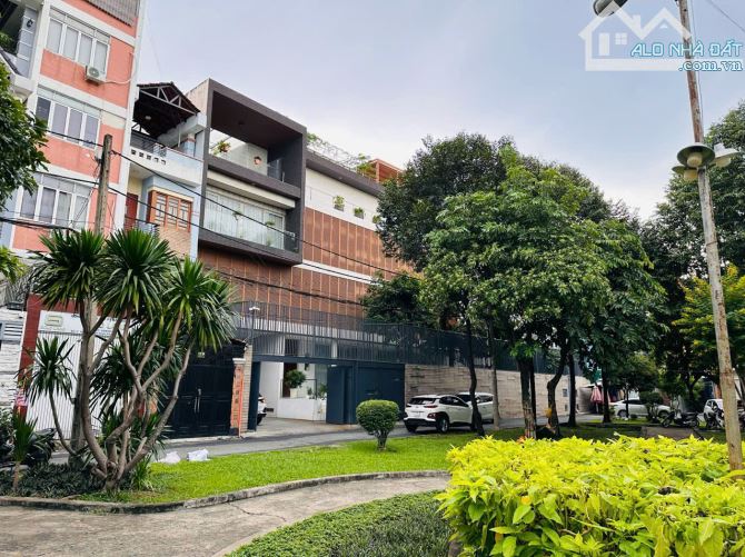 Giảm 30 Tỷ Bán, Đáng Đầu Tư Siêu Biệt Thự Hoàng Việt, 35x22m, CN 750m2, Hầm-5 Lầu, Hồ Bơi - 3
