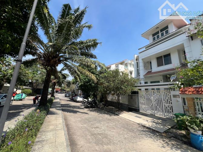 Bán biệt thự khu Compound Lương Định Của Q.2 - 10x27m Hầm 3 tầng giá 70 tỷ giảm 66 tỷ. - 3