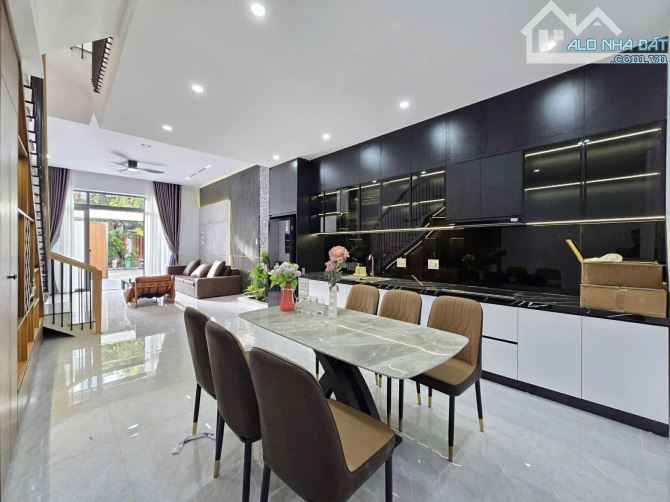 BÁN NHÀ 3 TẦNG THANH LƯƠNG 9- HÒA XUÂN 300M2 - 3