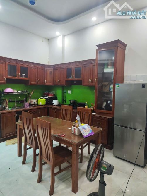 Nhà đẹp hxt gần ngã tư Bình Phước. 1 trệt 3 lầu, 5pn 4wc, full nội thất - 3