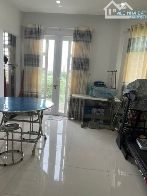 Huỳnh Tấn Phát Q7 – Nhà 4 Tầng 156m² – SHR – Hẻm Xe Hơi Thông – Giá Chỉ 7,8 Tỷ - 3