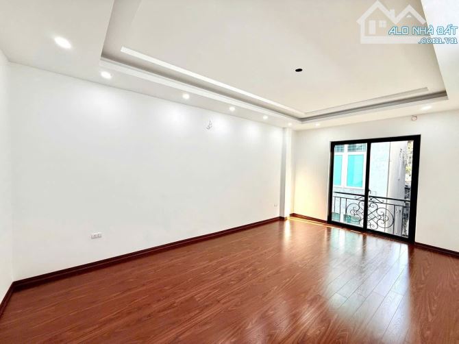 👉 MT 4.1M – Ô TÔ ĐỖ CỬA - TRUNG TÂM BÁCH KINH XÂY - NHÀ MỚI 5 TẦNG THANG MÁY. - 3