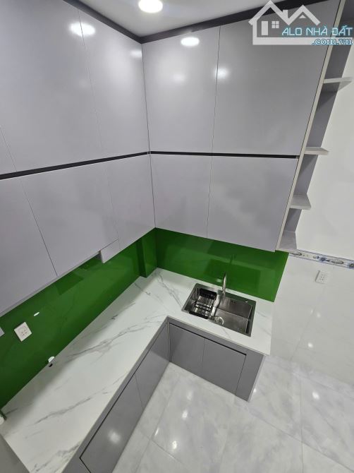 HIẾM CÓ KHÓ TÌM - NHÀ GẦN NGÃ TƯ BỐN XÃ - XE HƠI TỚI NHÀ - CHỈ 2.X TỶ TL. - 3