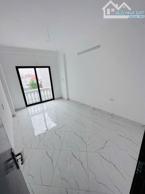 BÁN NHÀ PHỐ ĐẠI CÁT- NHÀ MỚI KÍNH KOONG - OTO ĐỖ CỬA - SÂN CHƠI RỘNG THOÁNG- SÂN RỘNG-Ô TÔ - 3