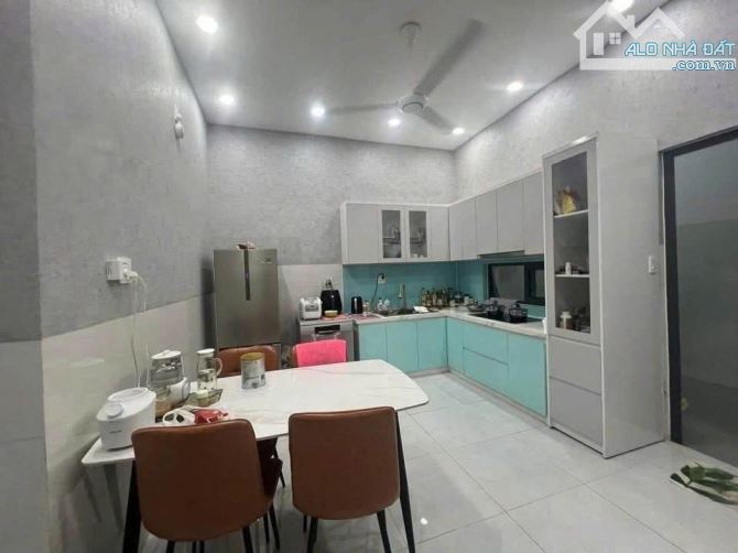 Siêu phẩm nè anh chị ơii, nhà 2 lầu, chỉ có 1 tỷ 450, DT 146m2. ở Tân Thông Hội-CC. SHR - 3