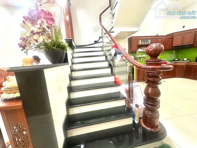 Bán nhà 3tầng  Nguyễn tri phương. P dĩ an dt 90m - 3