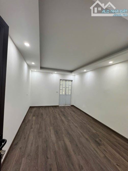 Chính chủ gửi bán nhà 3 tầng 38m2 dân xây đường Chiến Thắng, La Khê, Hà Đông. Giá hơn 7 tỷ - 3